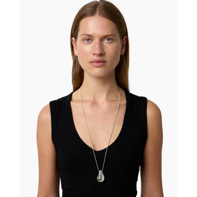 Betty Necklace fra Ragbag - model
