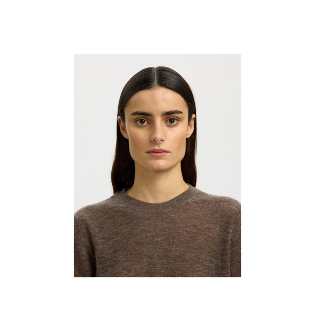 Chocholate chip strik t-shirt fra selected woman - closeup