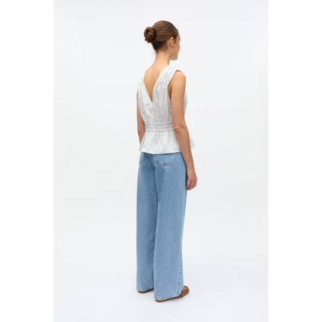 Clover top fra Envii - model bag