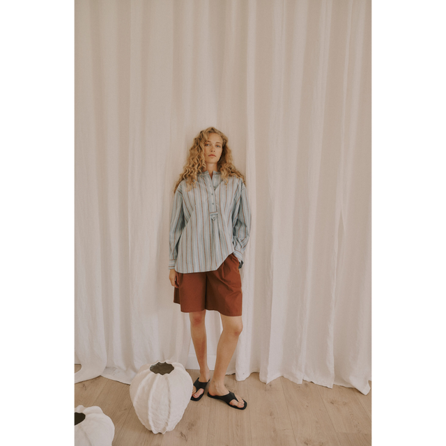 Ella bluse i striber fra Anne-mi - helfigur