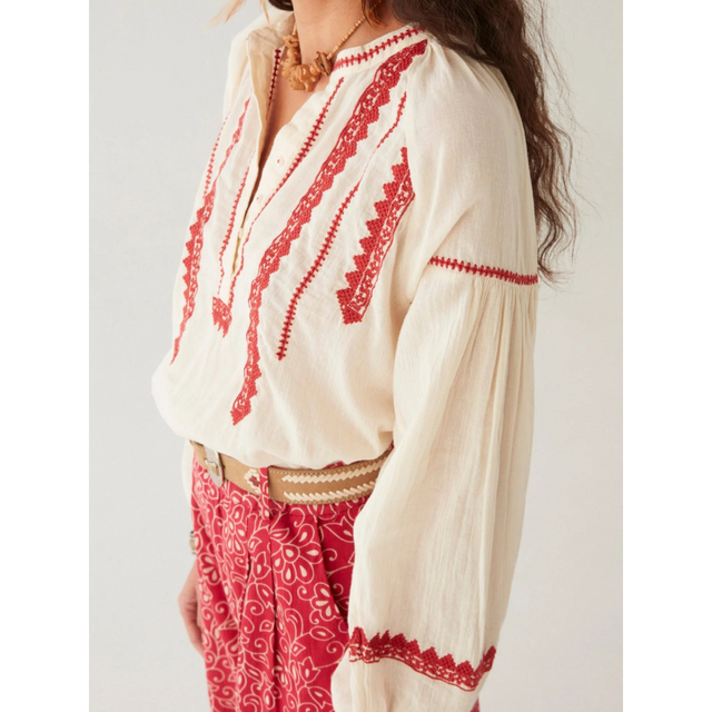 Maison Hotel Irina Blouse