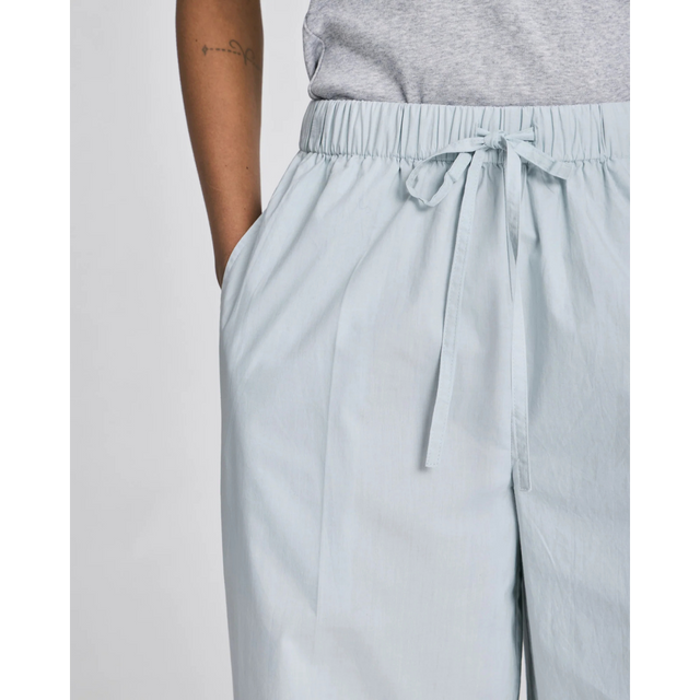 Smukke Ellen Light Poplin Pant fra Gai Lisva - closeup
