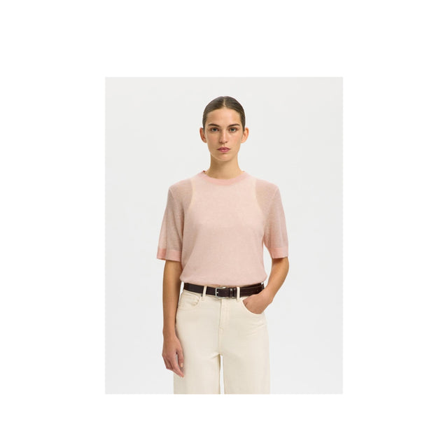 Pale dogwood strik t-shirt fra selected woman - model